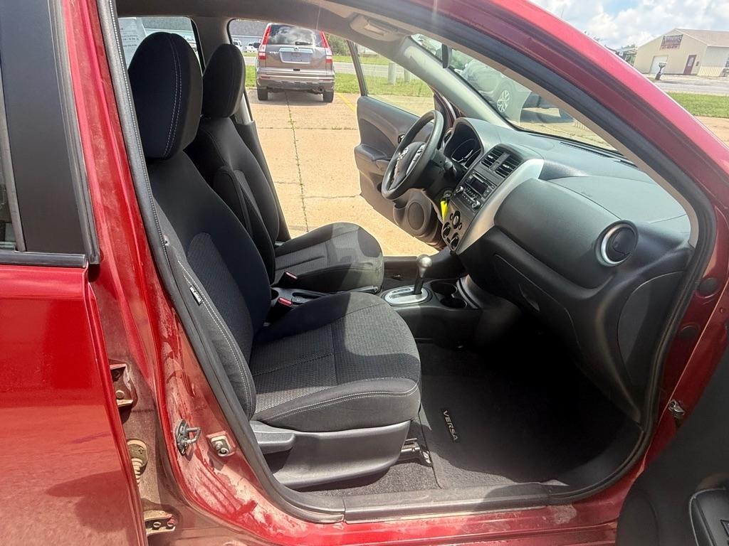 Nissan Versa 1.6 S 5M 2016