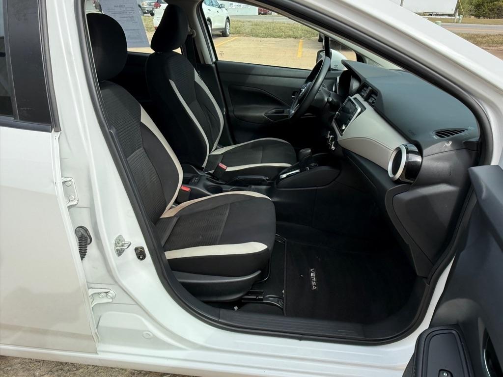 Nissan Versa SV 2022