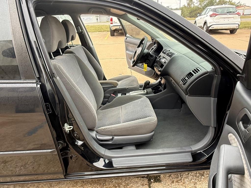 Honda Civic DX Sedan 2005