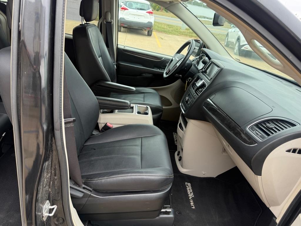 Chrysler Town & Country Touring 2016