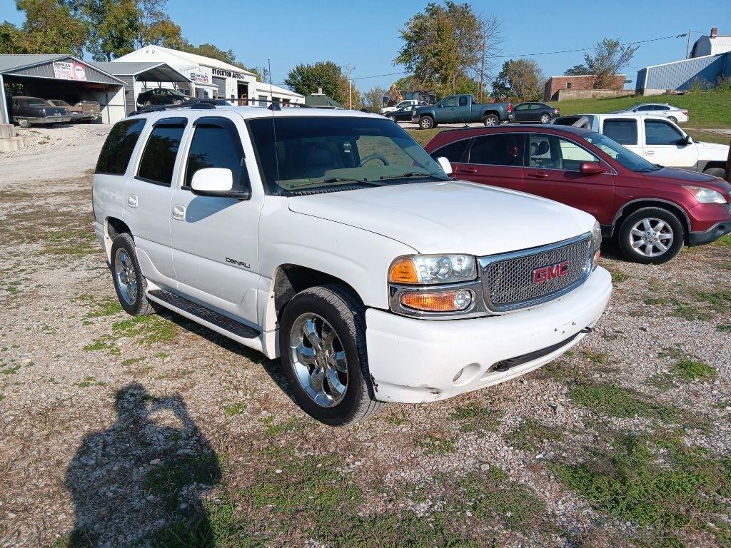 GMC Yukon Denali Base 2005