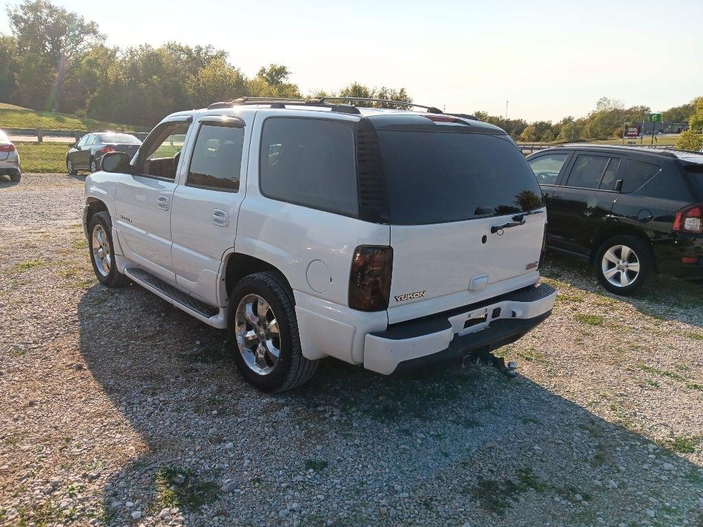 GMC Yukon Denali Base 2005