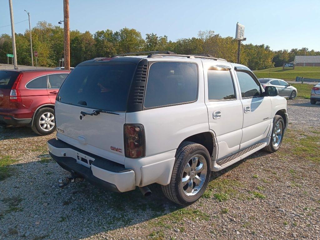 GMC Yukon Denali Base 2005