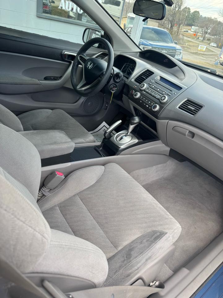 Honda Civic LX coupe 2011