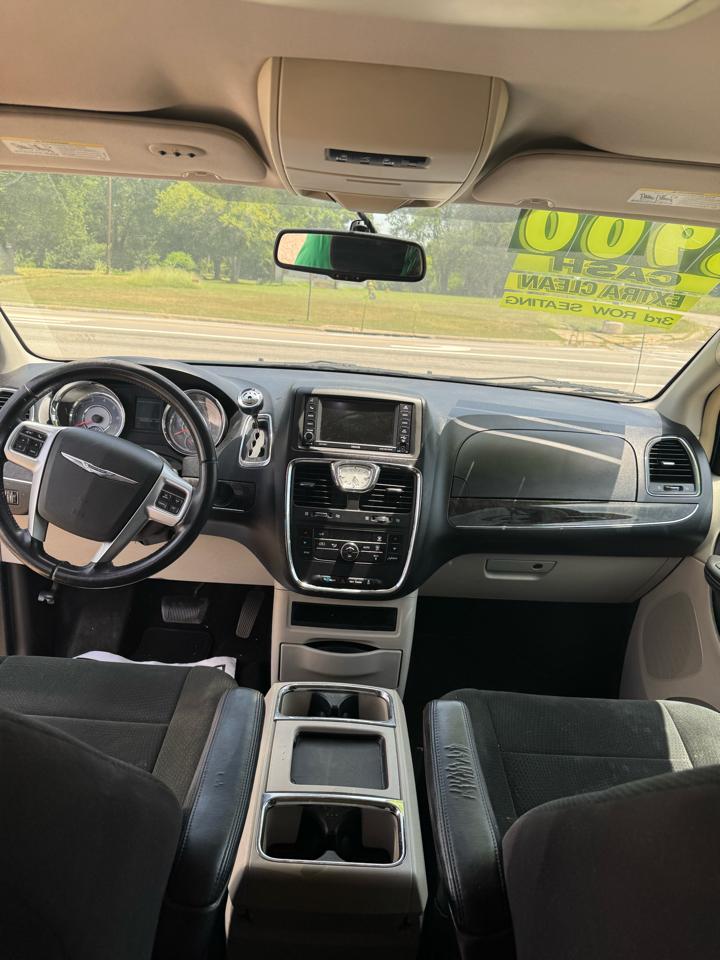 Chrysler Town & Country Touring 2012