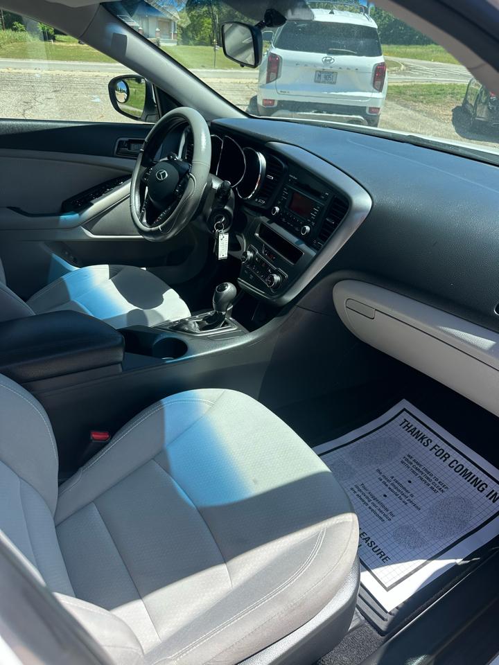 Kia Optima LX 4D Sedan 2012