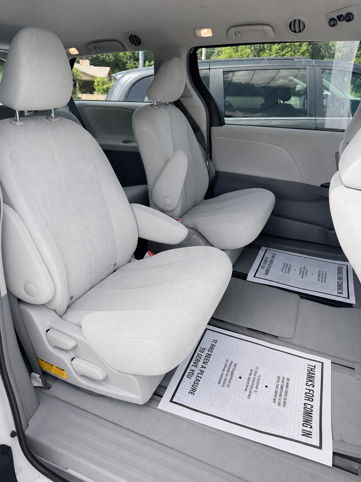 Toyota Sienna FWD 7-Passenger V6 2013