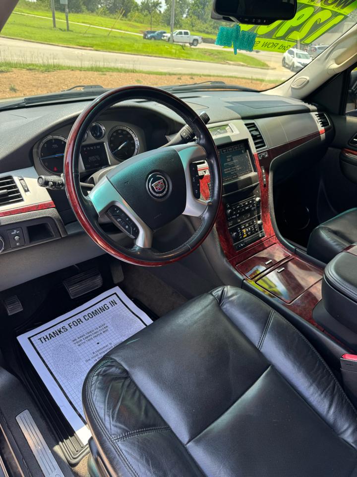 Cadillac Escalade AWD Premium 2011