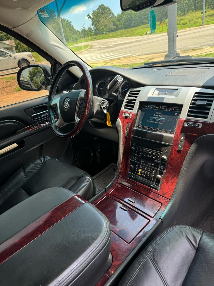 Cadillac Escalade AWD Premium 2011