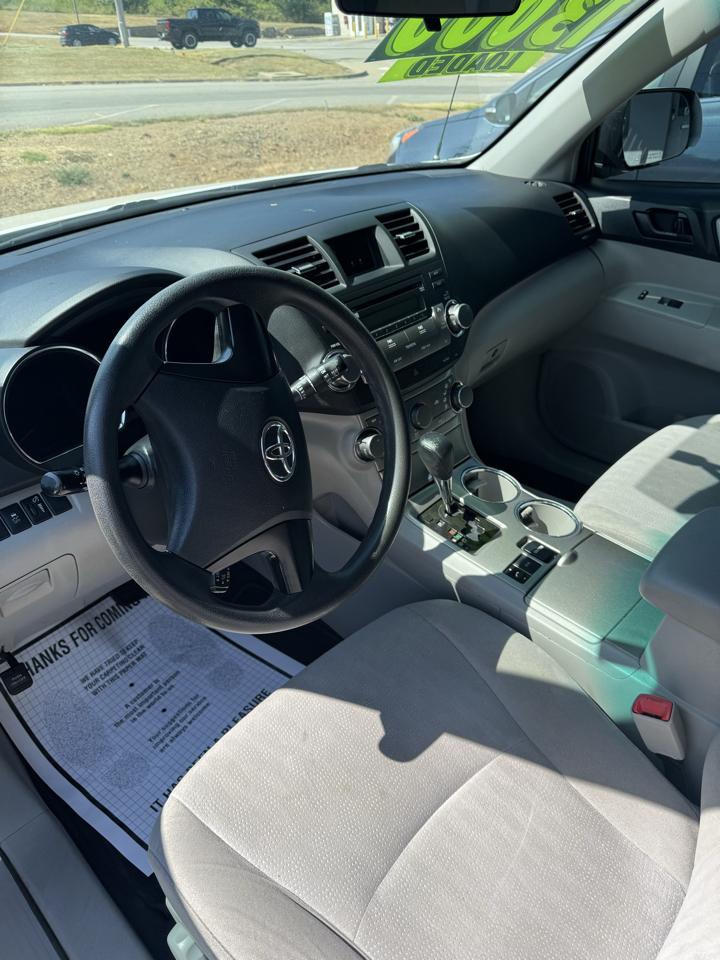 Toyota Highlander Base 2WD I4 2012