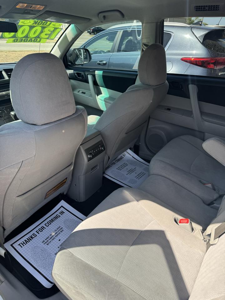 Toyota Highlander Base 2WD I4 2012