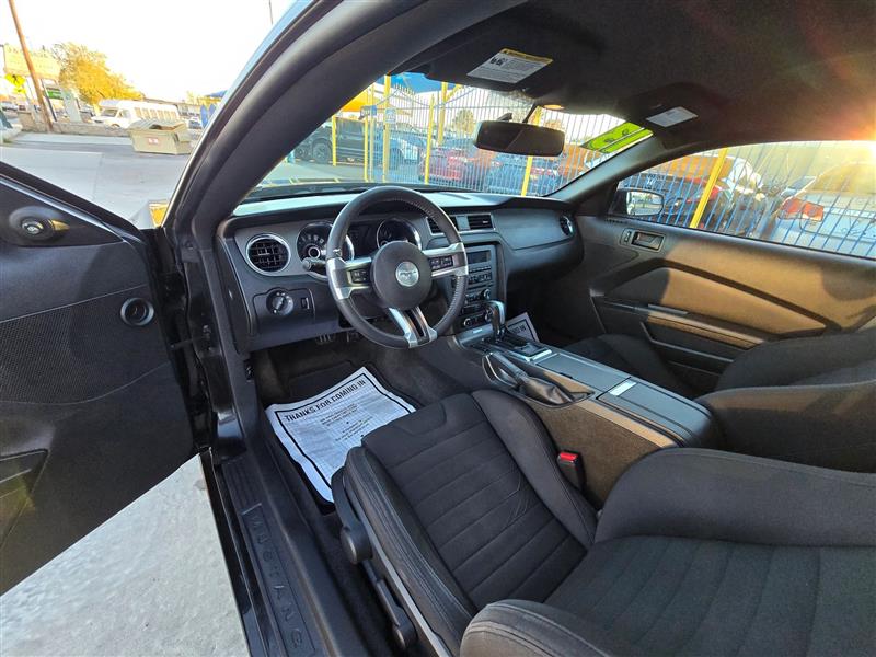 Ford Mustang V6 Coupe 2013