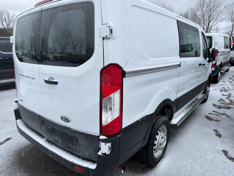 Ford Transit 250 Van High Roof w/Sliding Pass. 148-in. WB 2024