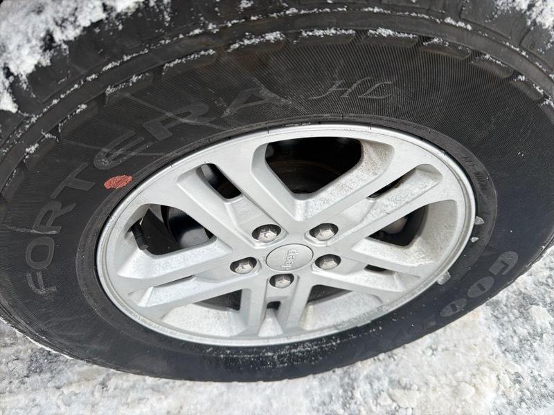 Jeep Grand Cherokee Laredo 4WD 2023