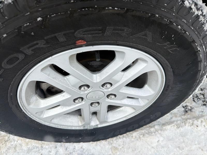 Jeep Grand Cherokee Laredo 4WD 2023