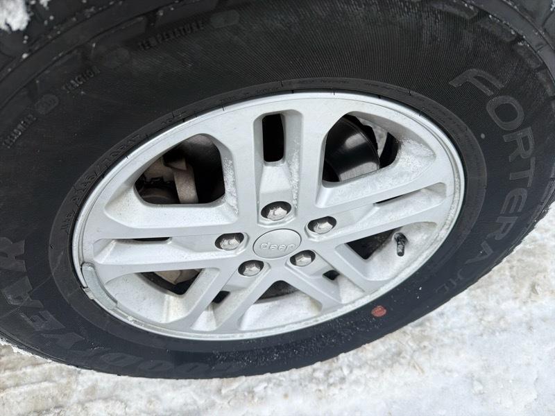 Jeep Grand Cherokee Laredo 4WD 2023