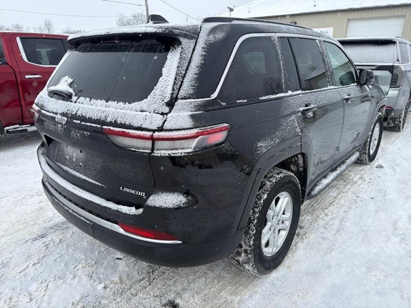 Jeep Grand Cherokee Laredo 4WD 2023