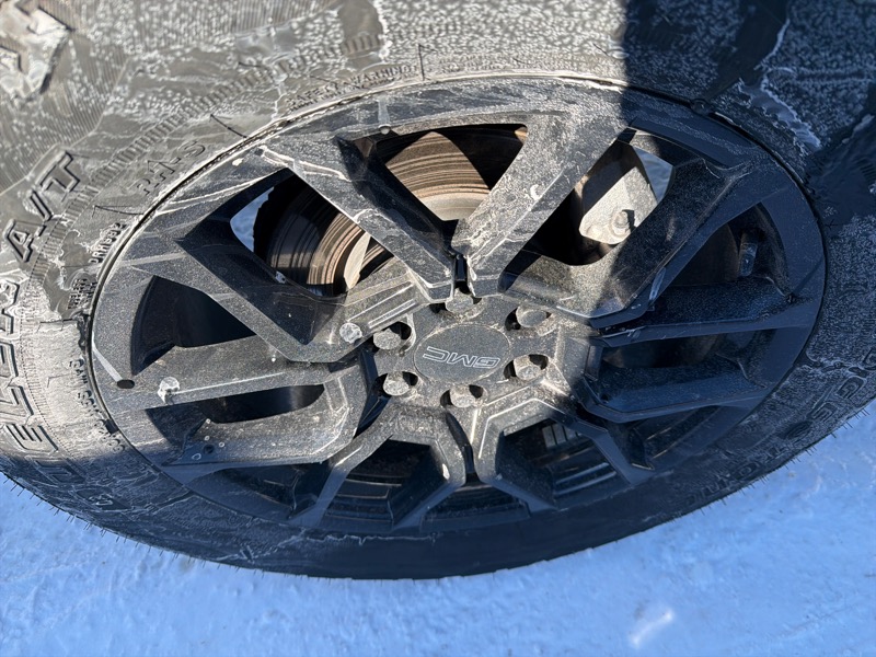 GMC Canyon Denali Crew Cab 4WD 2024