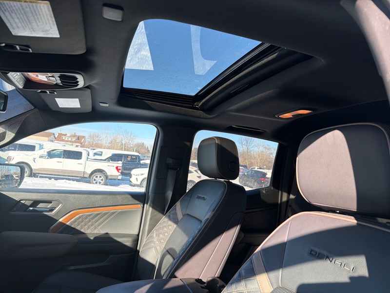 GMC Canyon Denali Crew Cab 4WD 2024