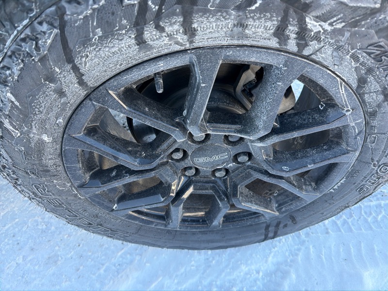 GMC Canyon Denali Crew Cab 4WD 2024