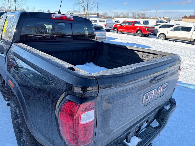 GMC Canyon Denali Crew Cab 4WD 2024