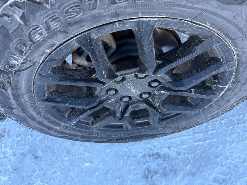 GMC Canyon Denali Crew Cab 4WD 2024