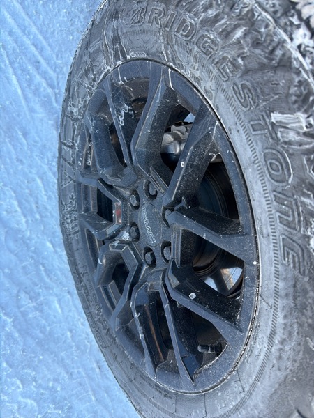 GMC Canyon Denali Crew Cab 4WD 2024