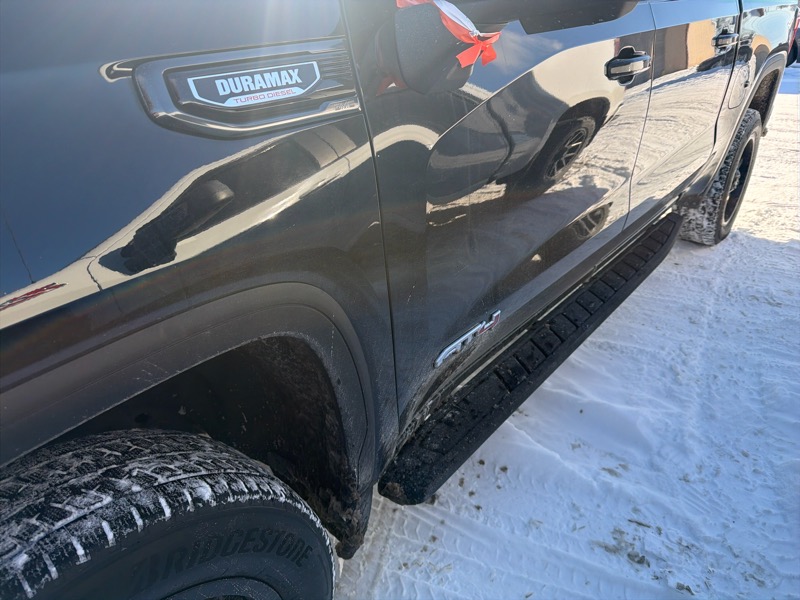 GMC Sierra 1500 AT4 Crew Cab 4WD 2023