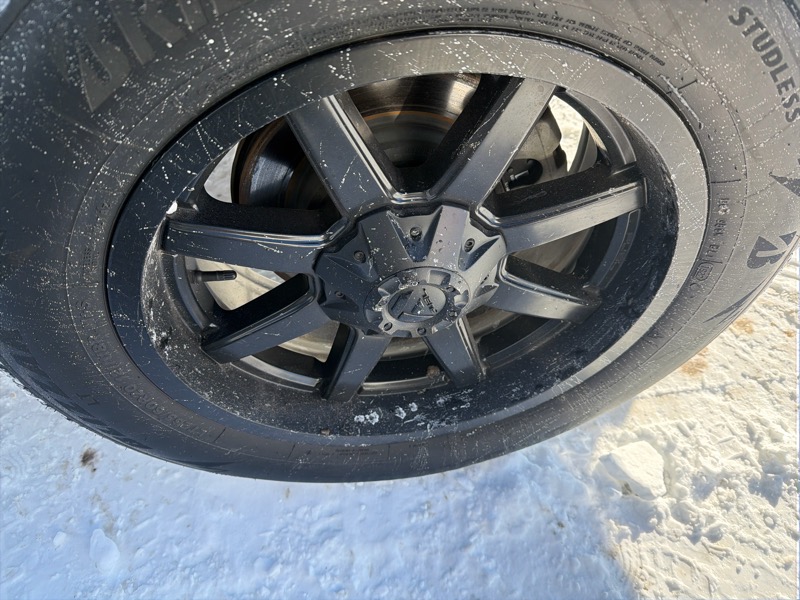 GMC Sierra 1500 AT4 Crew Cab 4WD 2023