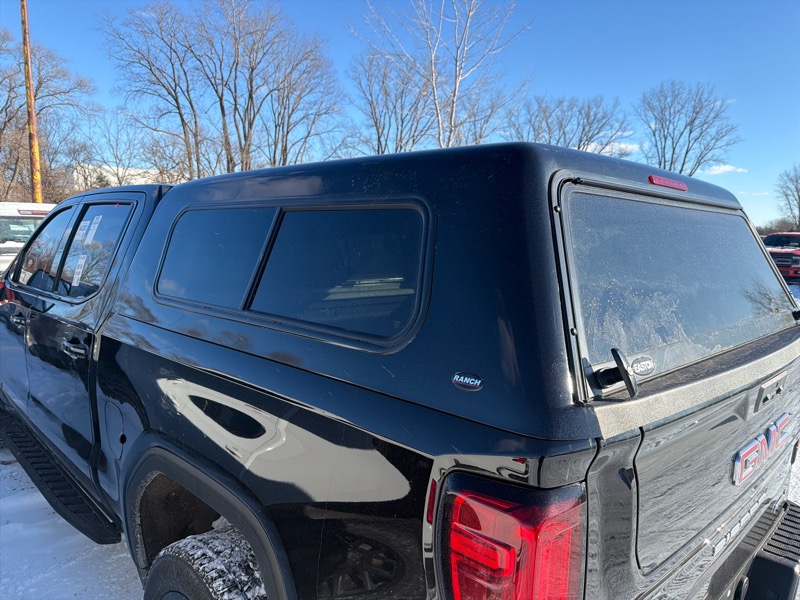 GMC Sierra 1500 AT4 Crew Cab 4WD 2023