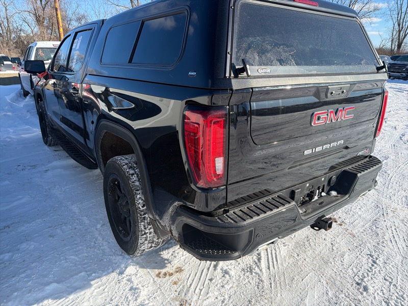 GMC Sierra 1500 AT4 Crew Cab 4WD 2023