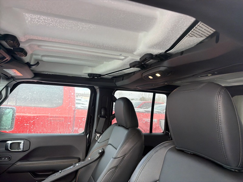 Jeep Wrangler Sahara 2025