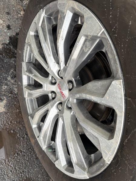 GMC Yukon Denali 4WD 2023