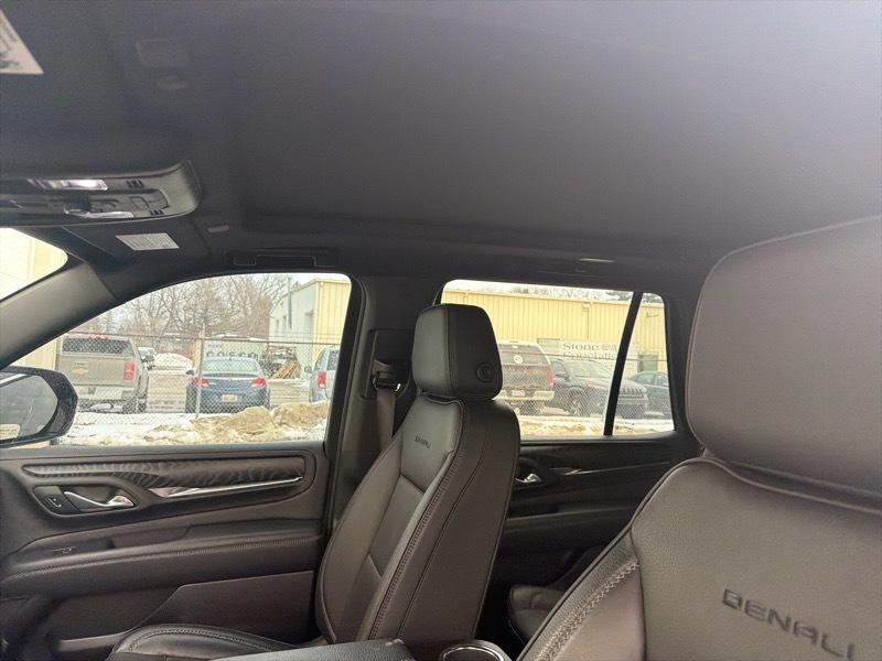 GMC Yukon Denali 4WD 2023