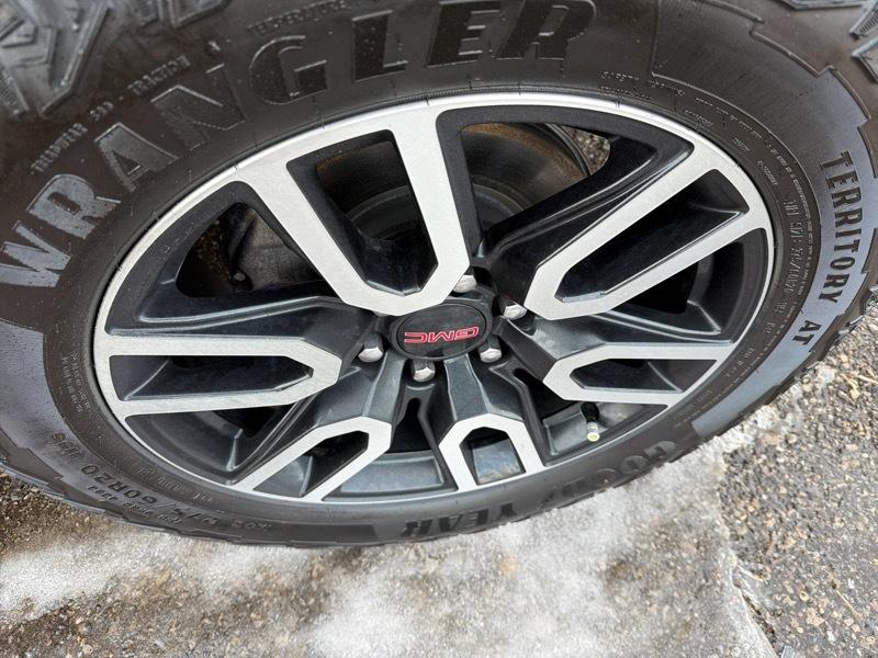 GMC Yukon Denali 4WD 2024