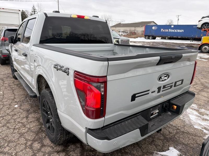 Ford F-150 STX SuperCrew 4WD 2024