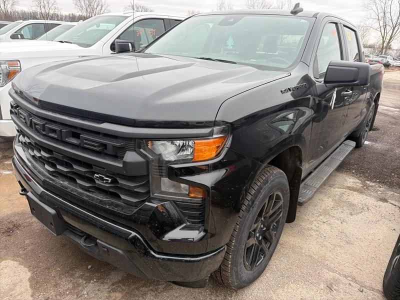 Chevrolet Silverado 1500 Custom Crew Cab 4WD 2024
