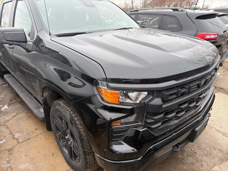 Chevrolet Silverado 1500 Custom Crew Cab 4WD 2024
