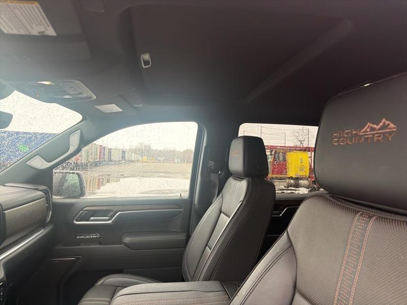 Chevrolet Silverado 1500 High Country Crew Cab 4WD 2025