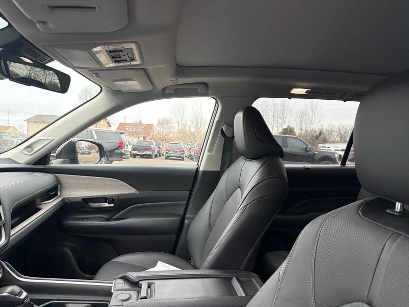 Toyota Grand Highlander XLE AWD 2024