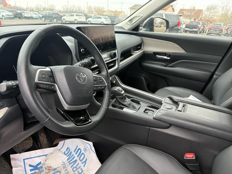 Toyota Grand Highlander XLE AWD 2024