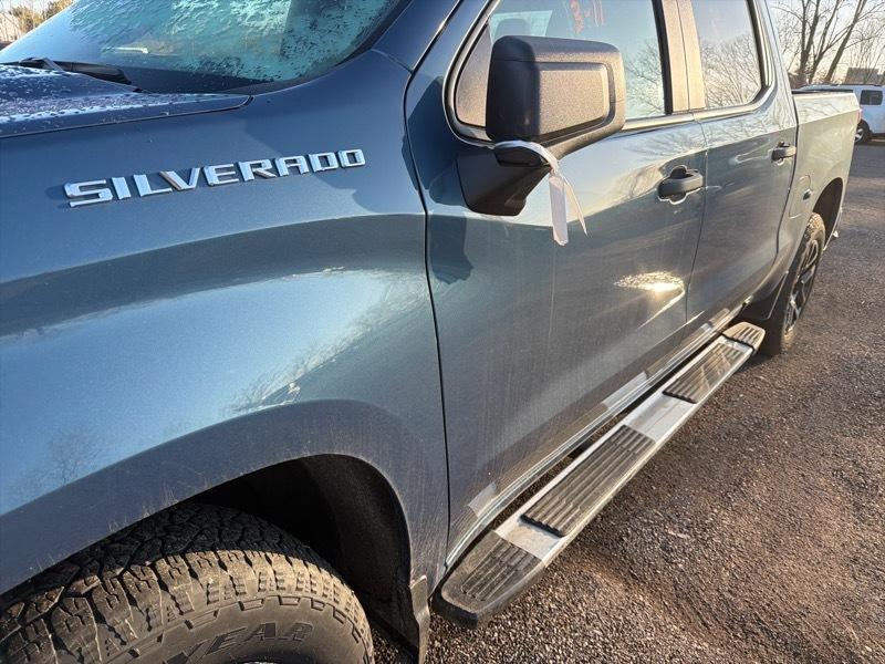 Chevrolet Silverado 1500 Custom Crew Cab 4WD 2024