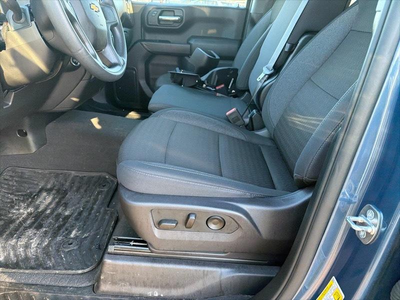 Chevrolet Silverado 1500 Custom Crew Cab 4WD 2024