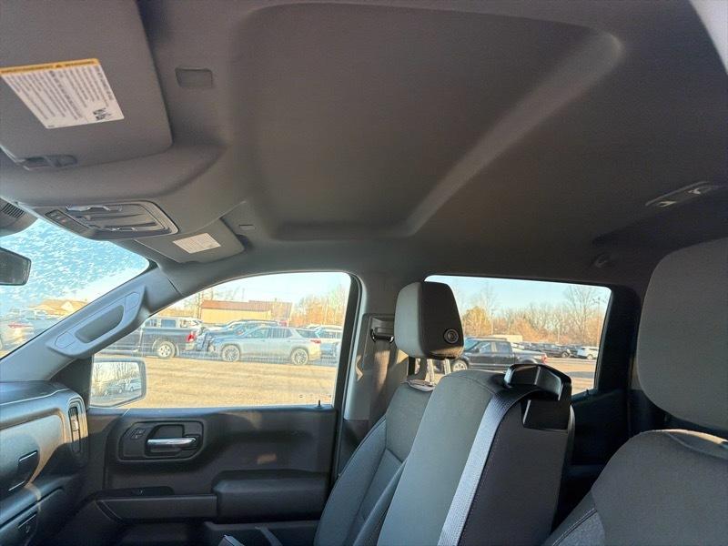 Chevrolet Silverado 1500 Custom Crew Cab 4WD 2024