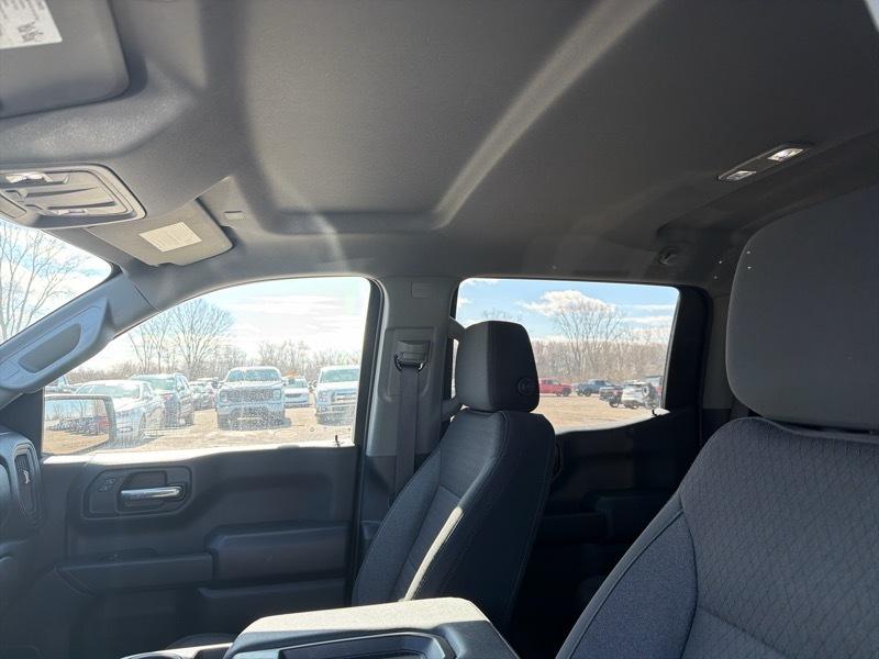 Chevrolet Silverado 1500 Custom Crew Cab 4WD 2023