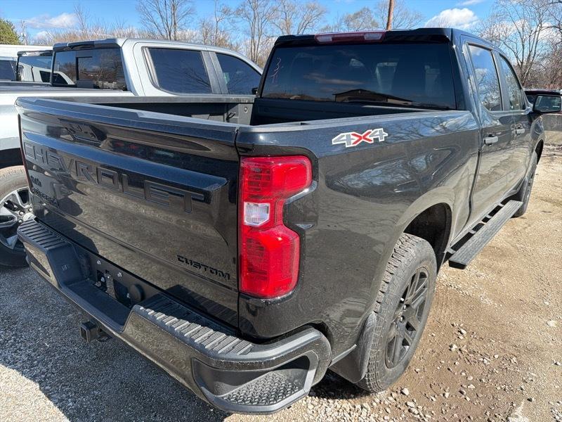 Chevrolet Silverado 1500 Custom Crew Cab 4WD 2023