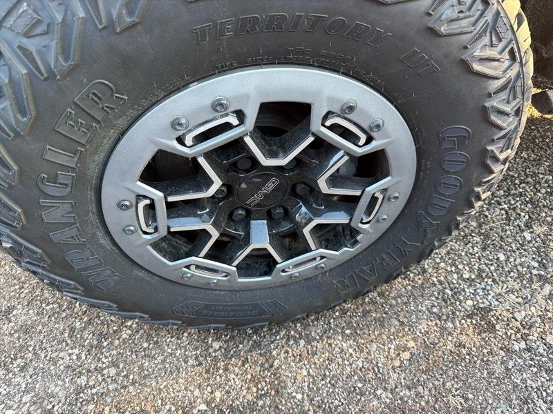 GMC Canyon AT4X Crew Cab 4WD 2023