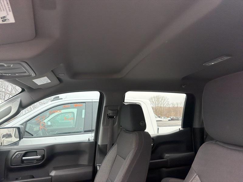 Chevrolet Silverado 1500 Custom Crew Cab 4WD 2024