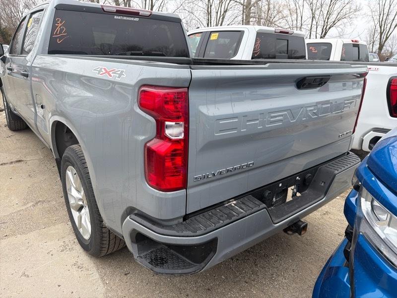 Chevrolet Silverado 1500 Custom Crew Cab 4WD 2024