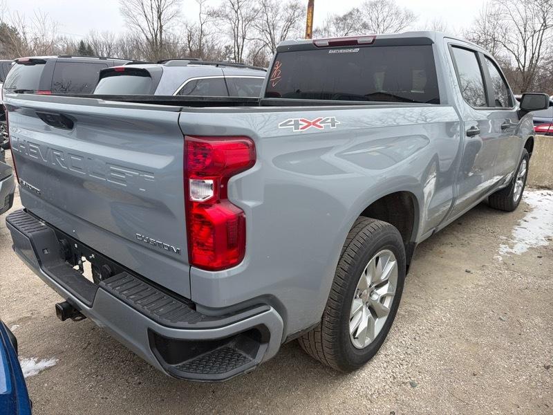 Chevrolet Silverado 1500 Custom Crew Cab 4WD 2024